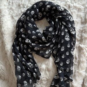 Black Skull Print Scarf